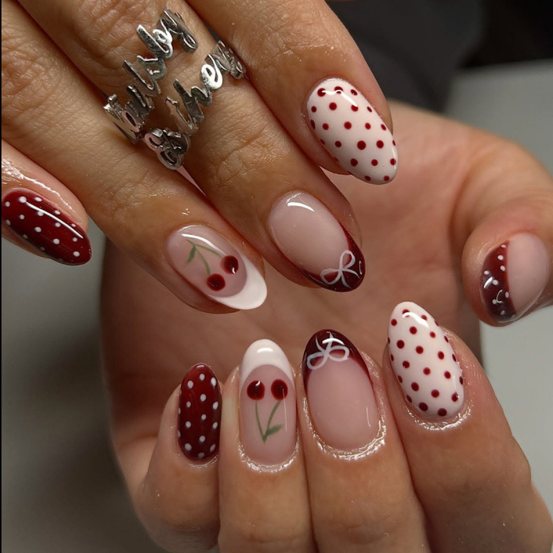 Nail Art Red Cherry - 24枚入り ファッションレッド フレンチプレスオンネイル キュートなリボン チェリーパターン 水玉模様
