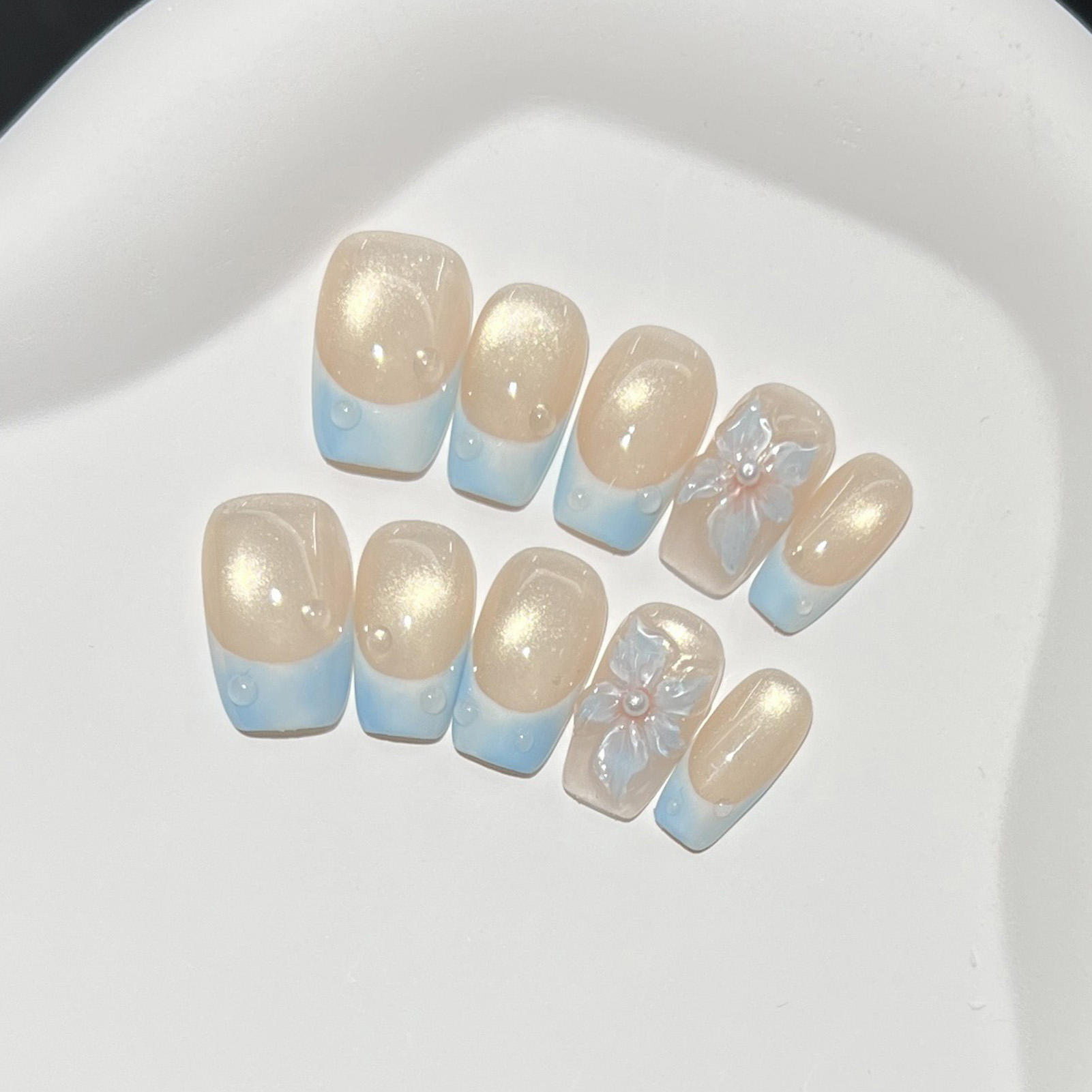 10枚入り フレンチブルー グロッシー フローラル プレスオ - Nail Art Emerald のレビューと価格