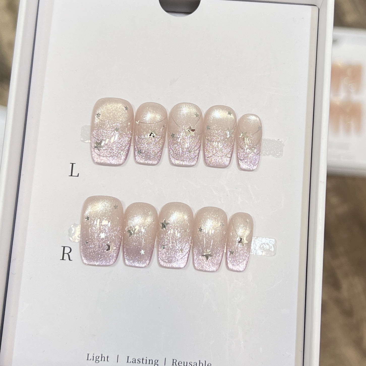 10枚入り フレンチブルー グロッシー フローラル プレスオ - Nail Art Emerald のレビューと価格