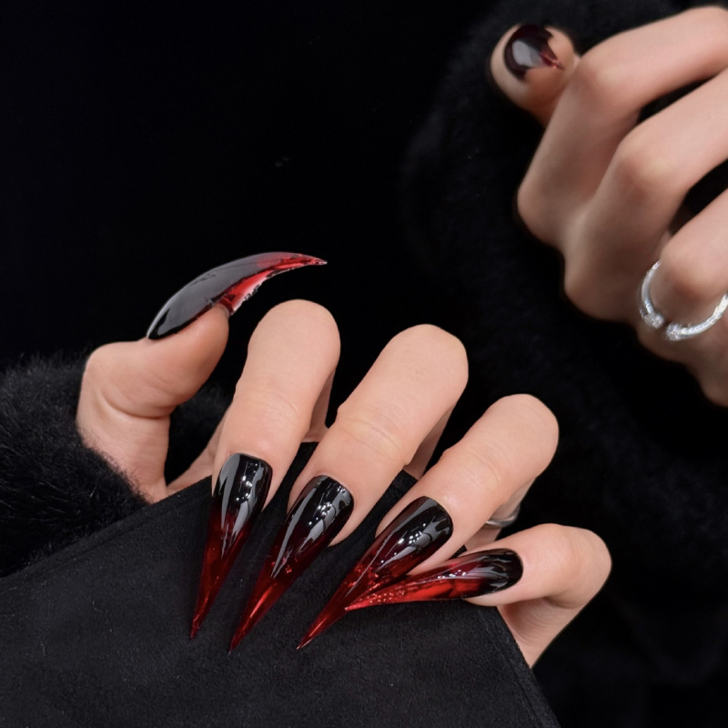欧米で人気のクロスボーダーネイルアート：赤と黒のドラゴンクロ - Nail Art Gothic のレビューと価格