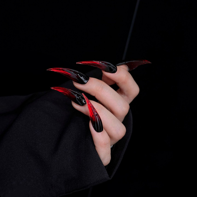 欧米で人気のクロスボーダーネイルアート：赤と黒のドラゴンクロ - Nail Art Gothic のレビューと価格