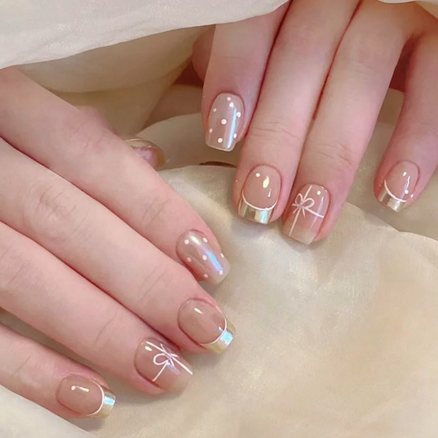 女性・女の子向けの短いスクエア型つけ爪、ヌードレッドカラー、 - Nail Art Red Cherry のレビューと価格